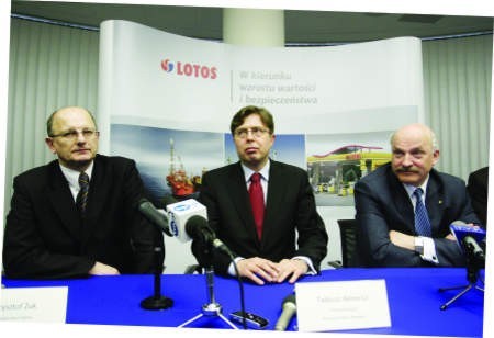 Wiceminister Krzysztof Żuk (po lewej), poseł Tadeusz Aziewicz i prezes Paweł Olechnowicz mówili o przyszłości Lotosu. Fot. G. Mehring