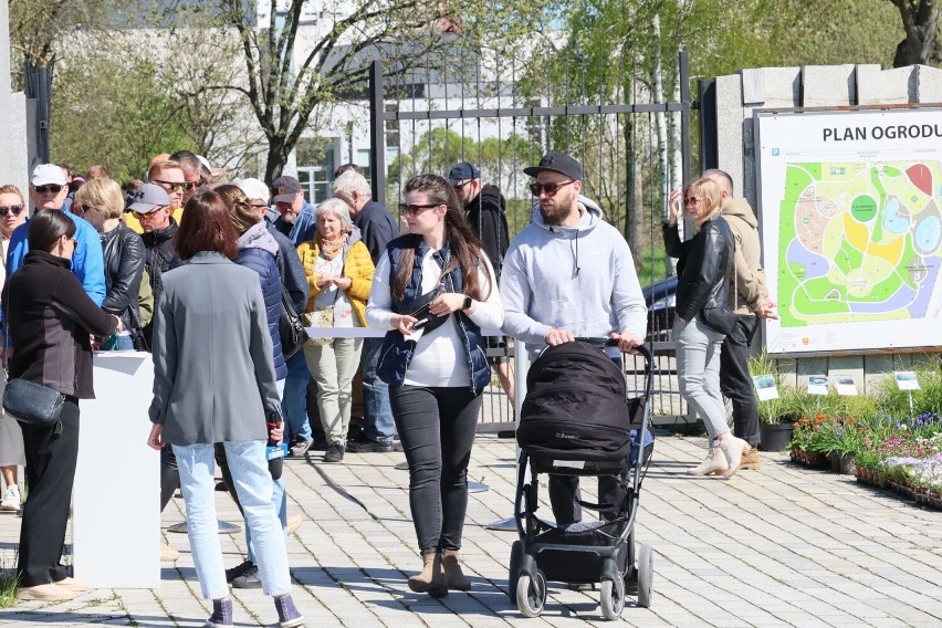 Sezon w Ogrodzie Botanicznym w Kielcach właśnie wystartował. W pierwszym dniu to miejsce przeżywało prawdziwe oblężenie. Zobacz zdjęcia