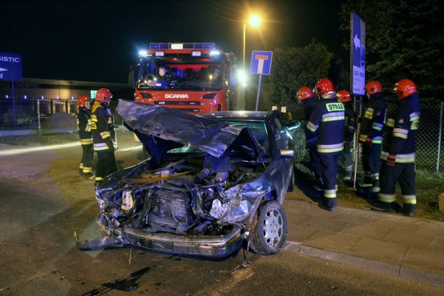 Pijany kierowca sprawcą wypadku na skrzyżowaniu ulic Tomaszowskiej i Olechowskiej w Łodzi