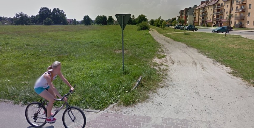 Kamery Google Street View w Oświęcimiu na osiedlu Stare Stawy. Co uchwyciły na ulicach i w osiedlowych zakamarkach? [GALERIA]