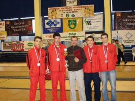 Zawodnicy Muszkietera Gliwice odnieśli w mijającym roku sporo sukcesów. Od lewej: Łukasz Rokosz, Filip Broniszewski, Jan Motyl (trener), Marcel Baś, Paweł Krawczyk.