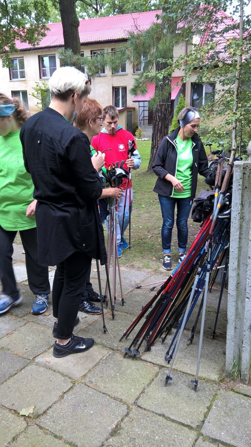 Szósty Integracyjny Rajd Nordic Walking dla osób niepełnosprawnych Hajnówka 