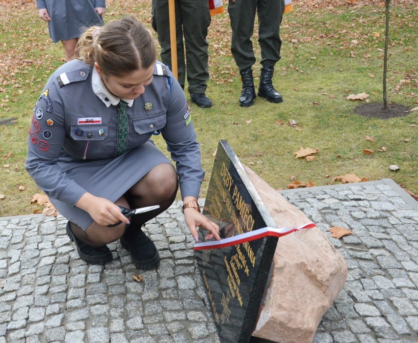 Odsłonięcie Dębów Pamięci przy kościele NSJ w Piotrkowie. To...