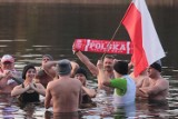 "Morsy bez forsy" uczciły Święto Niepodległości 2023 nad jeziorem Łuba. Zdjęcia, wideo 
