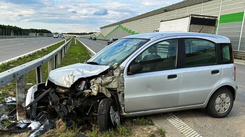 Wypadek na autostradzie A1 w okolicach Radomska. Przyczyną usterka opony 