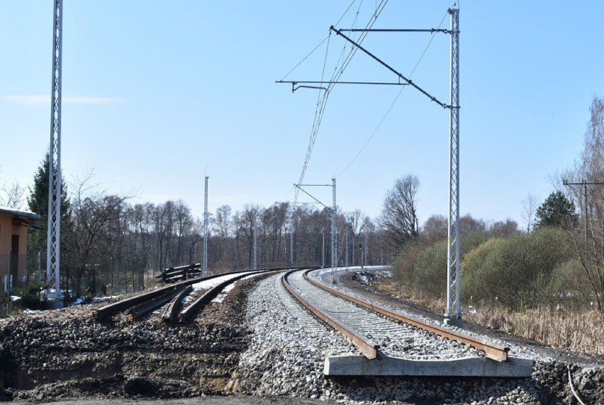 W związku z modernizacją linii kolejowej 93 przejazd na ul....