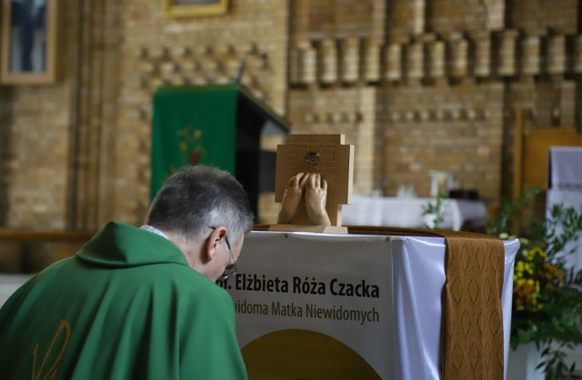 Niedziela, 10 lipca to wyjątkowa data dla wiernych z parafii św. Michała Archanioła i bł.  ks. Bronisława Markiewicza przy ul. Rybaki w Toruniu. Do ich świątyni wprowadzono relikwie bł. Matki Róży Czackiej, opiekunki osób niewidomych. Przypomnijmy, że w lutym do kościoła na Bydgoskim Przedmieściu trafiły relikwie bł. kardynała Stefana Wyszyńskiego. ZOBACZCIE ZDJĘCIA>>>>>