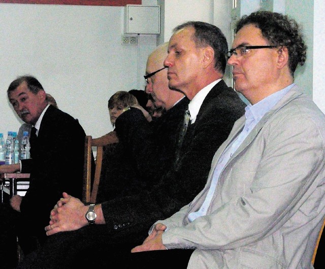 Dariusz Boguszewski (z prawej) zjawił się w środę w pracy. - Zgodnie z prawomocnym wyrokiem sądu - mówi