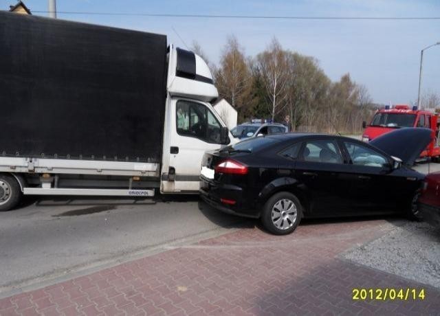 Wypadek w Busku-Zdroju. Zderzyły się dwa auta [zdjęcia]