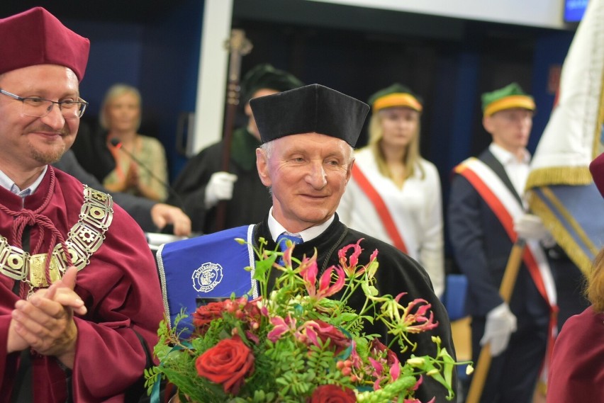 Tytuł doktora honoris causa dla prof. Stanisława Legutki,...