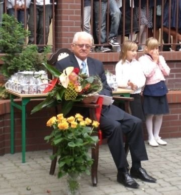 Wiesław Zych podczas zakończenia roku szkolnego