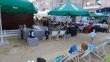 Na bytomskim Rynku powstała plaża ZDJĘCIA To ogródek letni kawiarni „W Lufcie”