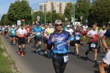 Tyski Półmaraton 2021 - zobacz ZDJĘCIA. Ponad tysiąc biegaczy na starcie!