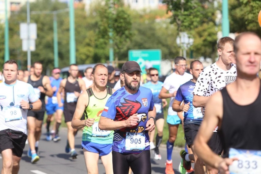 Na starcie IX Tyskiego Półmaratonu stanęło ponad tysiąc...