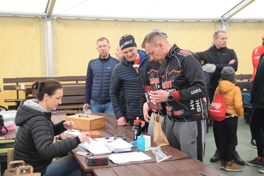 "Górale" rozpoczęli sezon!  W Dolsku zainaugurowano cykl maratonów Solid MTB 2023. Wystartowało ponad 400 zawodników [zdjęcia, film]