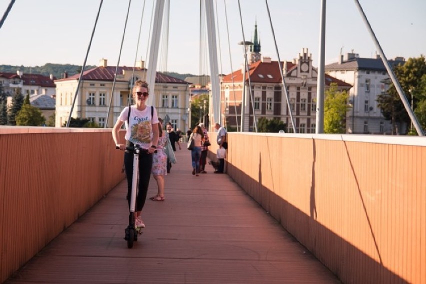 Elektryczne hulajnogi w Przemyślu. 31 lipca będzie można już wypożyczyć sprzęt