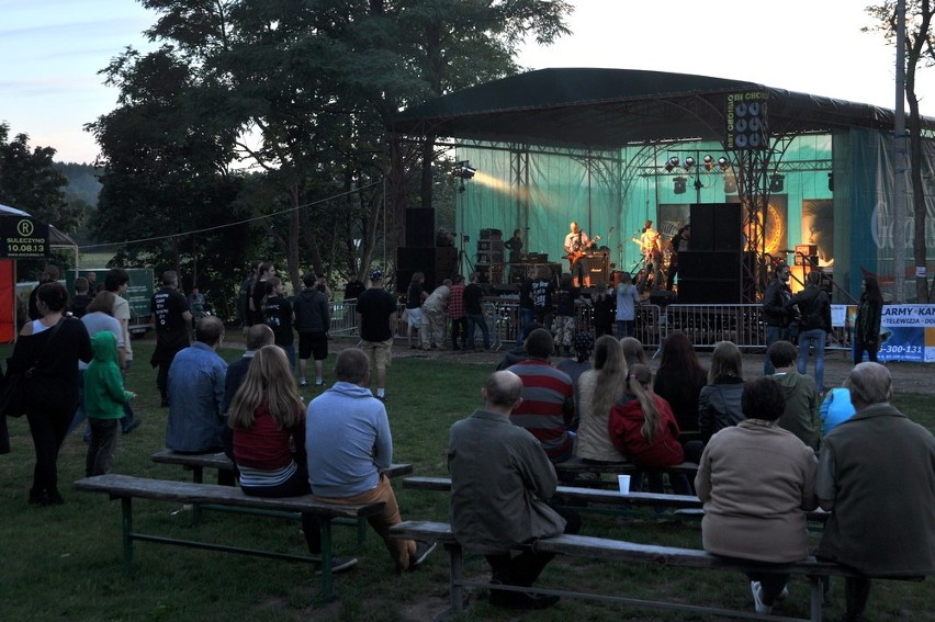 Zdjęcia z koncertów grup Naked Brown i eM podczas festiwalu...