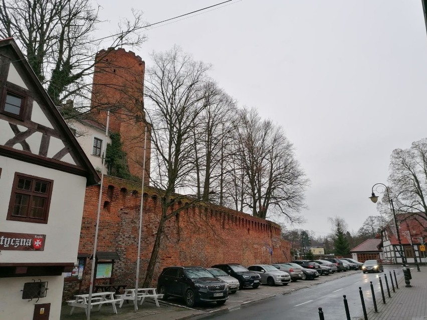 Łagów w prawdziwie zimowej scenerii wygląda bajkowo, ale...