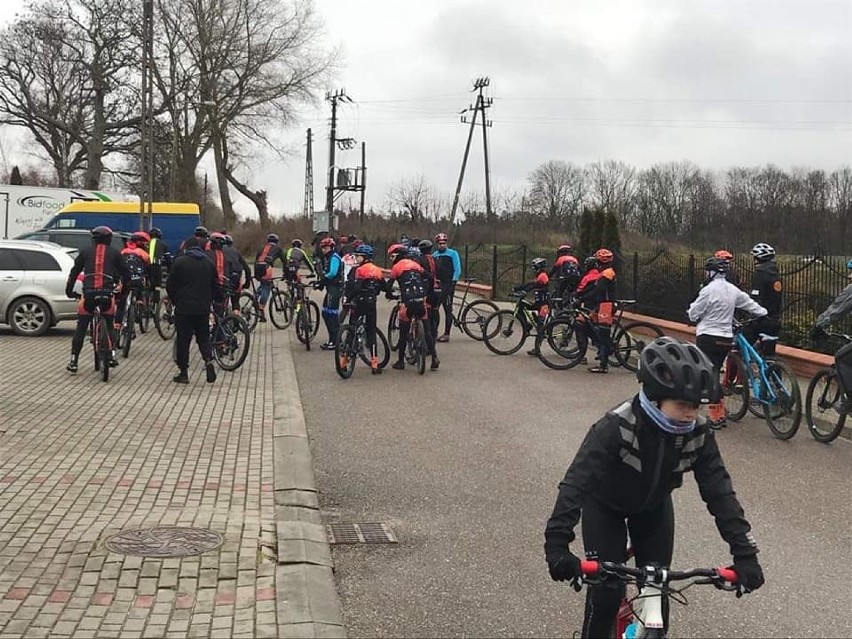 Zimą na rowerze w powiecie puckim? Da się! Udowodniają to kolarze z Klif Team Chłapowo, którzy trenowali w Żarnowcu