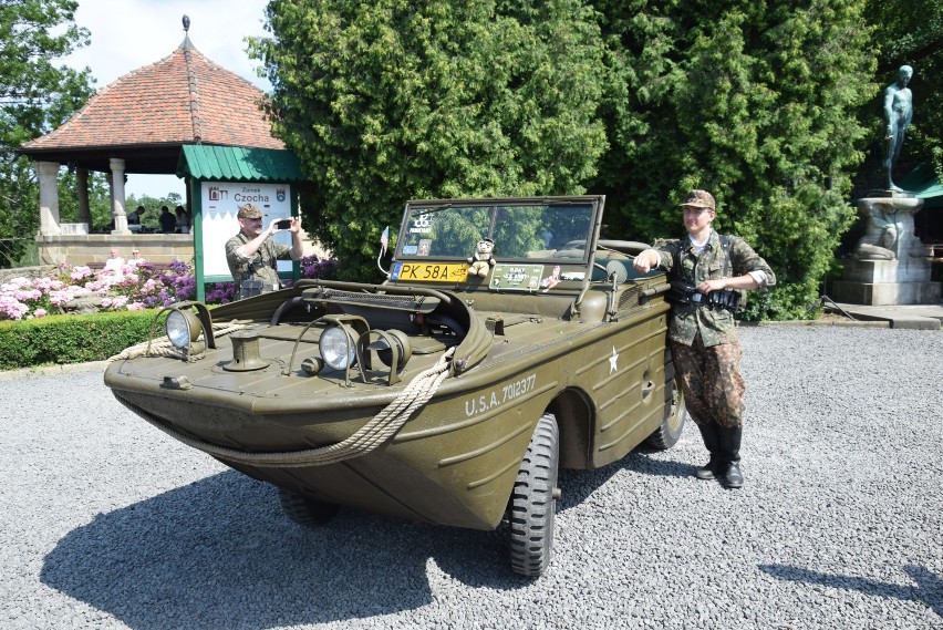 Trup ścieli się gęsto! W strefie militarnej ostre walki! [ZDJĘCIA]