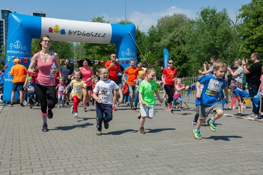 Waleczne Dzieciaki w Bydgoszczy. Najmłodsi zmagali się w terenowym biegu z przeszkodami [zdjęcia]