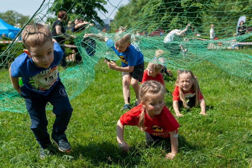 Waleczne Dzieciaki w Bydgoszczy. Najmłodsi zmagali się w terenowym biegu z przeszkodami [zdjęcia]