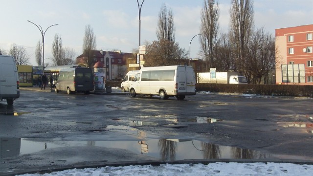 - Jazda zgodnie z rozkładem to świętość. Za złamanie przepisów grożą wysokie kary - mówi właściciel jednej z firm przewozowych.