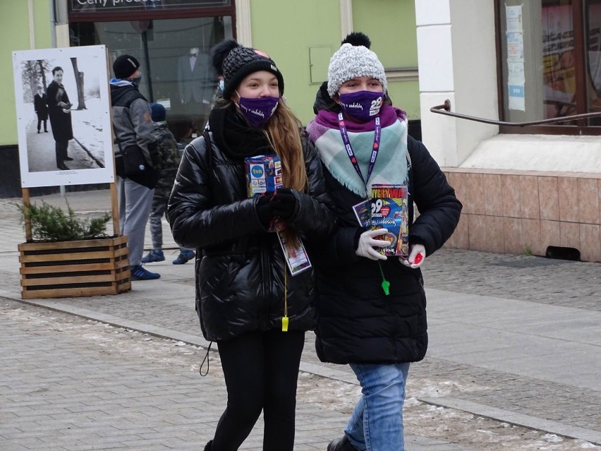 W Chełmnie kwestują wolontariusze. Ulicami miasta...