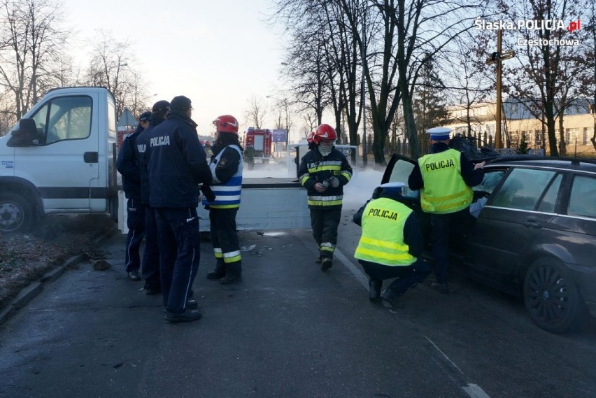 Częstochowa: Po zderzeniu samochodów na ulicy Pułaskiego w...