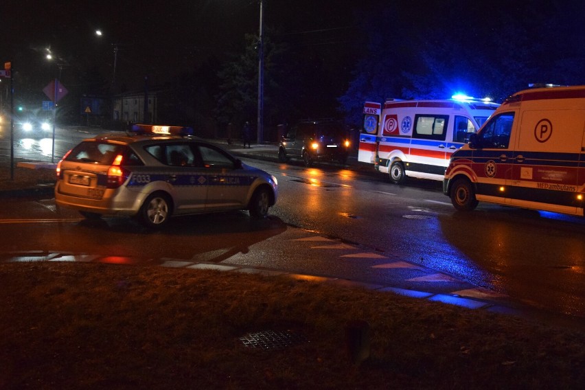 Wypadek na ulicy 18 Stycznia w Wieluniu. Doszło do potrącenia pieszego, mężczyzna nie żyje 