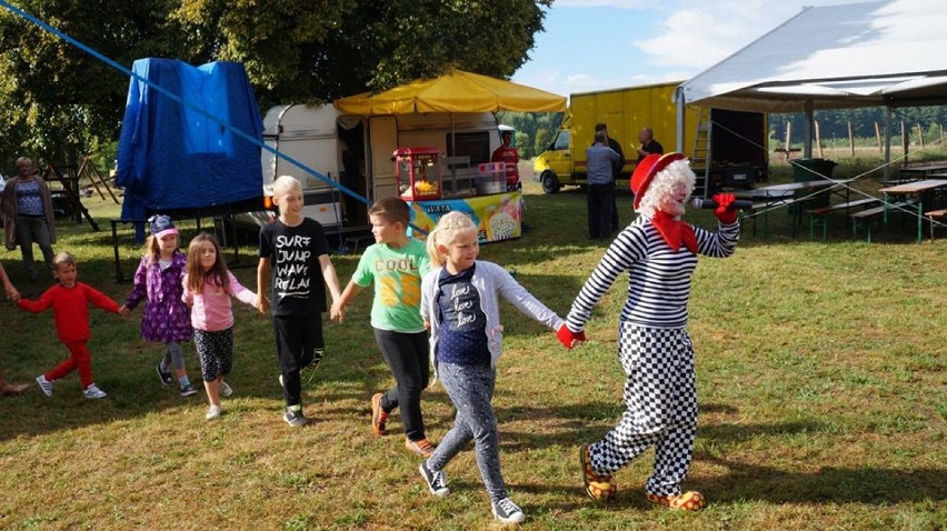 Festyn w Laskowie. Była zabawa z klaunami, włoskie szlagiery i zabawa taneczna [FOTO]