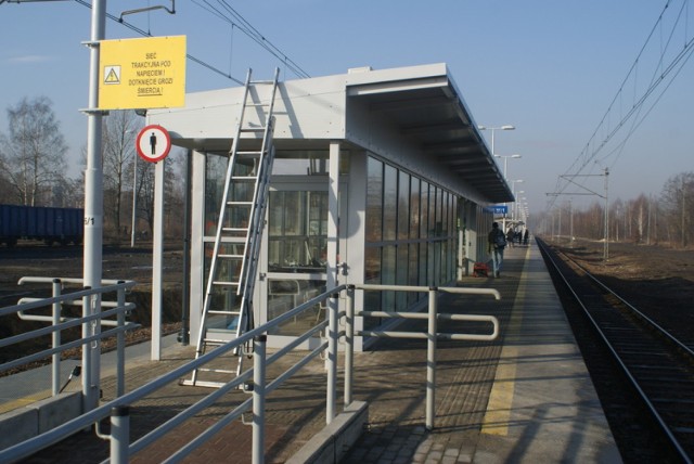 Nowa poczekalnia na peronie dąbrowskiego dworca z pewnością przyda się pasażerom