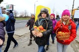Ekologiczny happening w Poznaniu - Uczniowie rozdawali jabłka [ZDJĘCIA]