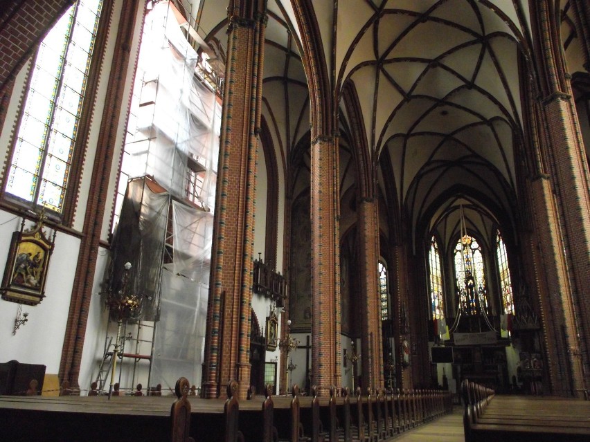 Wałbrzych: W kościele pw. Świętych Aniołów Stróżów rozpoczęto renowację zabytkowych witraży