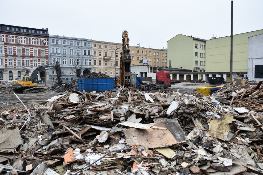 Centrum przesiadkowe Opole Główne. Trwają prace rozbiórkowe...