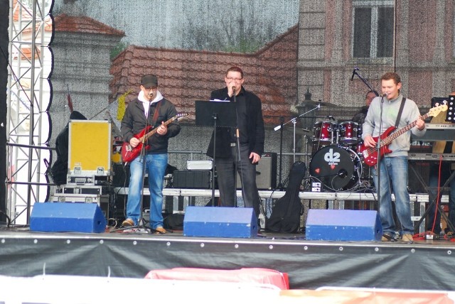 Na scenie, która mieści się na jarocińskim rynku trwają Dni Jarocina. Na scenie wystąpili Two Boys i Druga Zmiana. Zobacz zdjęcia z występów tych zespołów.