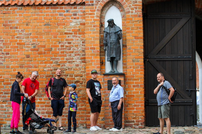 Wycieczka po Darłowie z Leszkiem Walkiewiczem. W każdy wakacyjny weekend [zdjęcia]