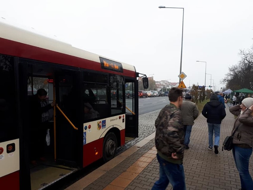 Przeszukano miejskie autobusy w Lesznie po kolejnym fałszywym alarmie