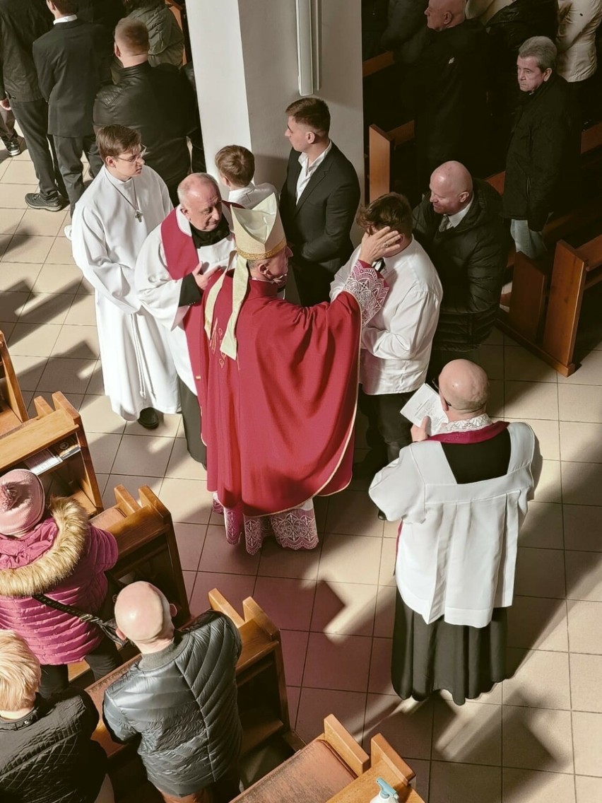 Bierzmowanie w parafii Chrystusa Dobrego Pasterza w Radomiu. Sakramentu udzielił biskup Marek Solarczyk