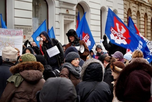 Piotr Jabłoński i Wojciech Bednarek na manifestacji 21 lutego 2011 roku przed Urzędem Miasta Łodzi przeciwko Hannie Zdanowskiej.