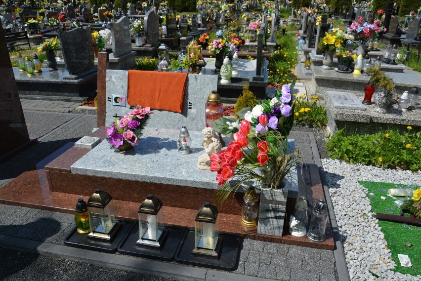 42 nagrobki zostały zdewastowane na cmentarzu parafii św. Józefa w Piekarach Śląskich