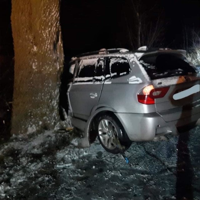 W Stablewicach (gmina Unisław) kierujący BMW wpadł w poślizg