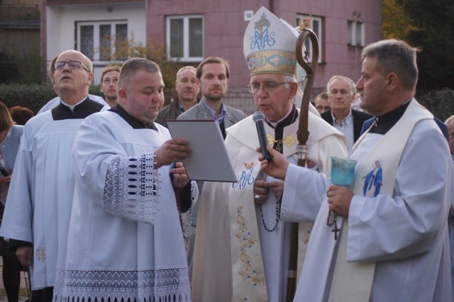 Nabożeństwo fatimskie z procesją i intronizacją krzyża misyjnego w Radomsku