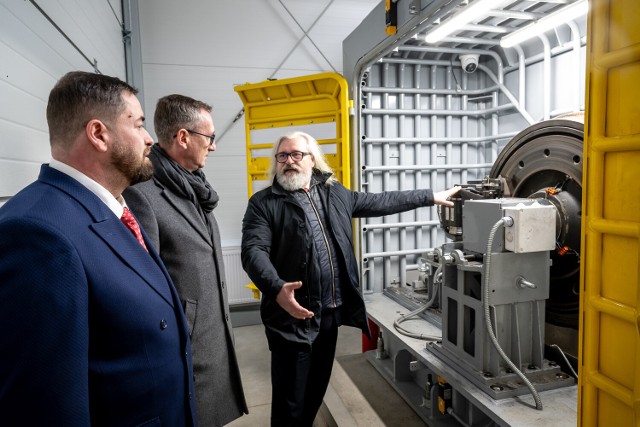 Wyniki badań, które prowadzone będą w laboratorium, zostaną wykorzystane do usprawnienia technologii produkcji pojazdów produkowanych przez firmę PESA Bydgoszcz. 