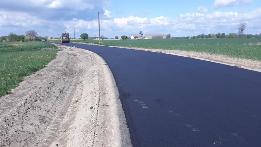 Gmina Chrostkowo remontuje drogę w Makówcu. Na naprawę czeka jeszcze 120 km gminnych szlaków