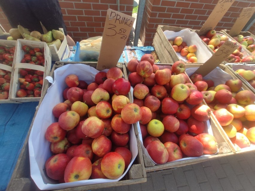 Sezonowe warzywa i owoce spod Oleśnicy już w sprzedaży (CENY)