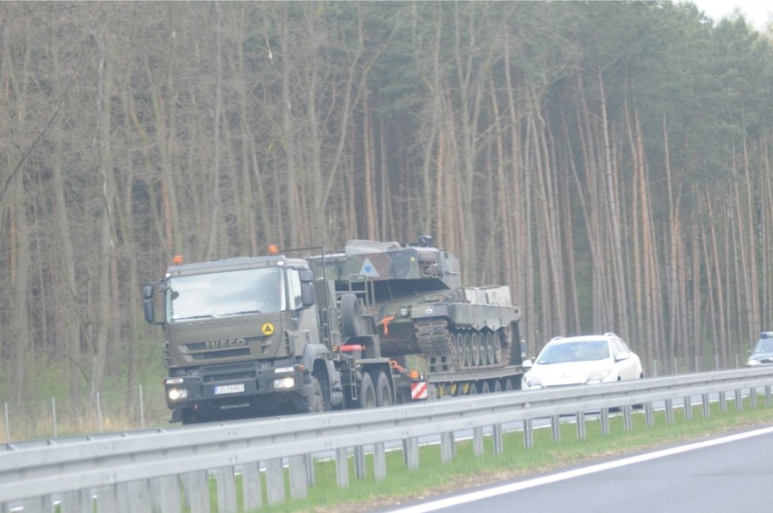 Przemieszczanie się kolumn wojskowych będzie również kolejną...