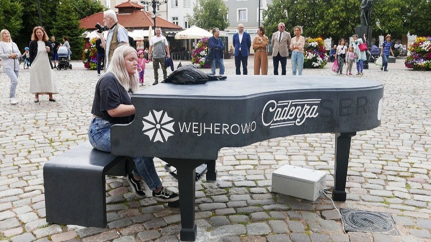 Fortepian na rynku w Wejherowie