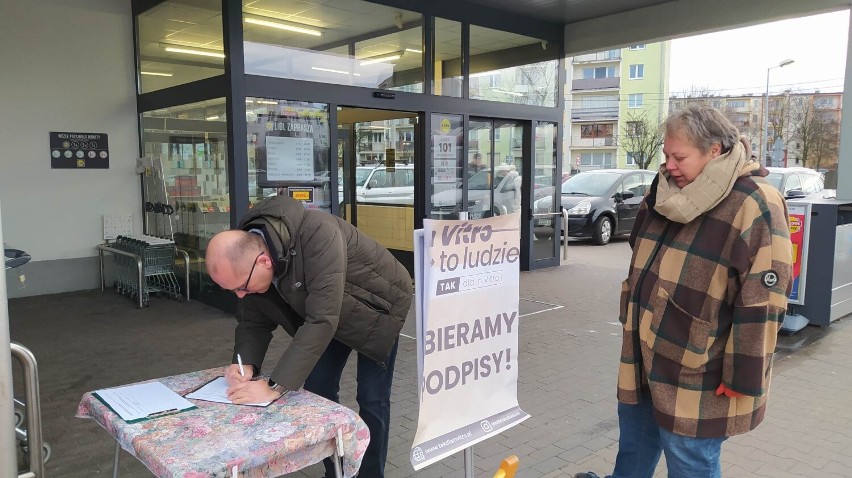 W Zduńskiej Woli w sobotę trwa zbiórka podpisów pod inicjatywą "TAK dla in vitro"