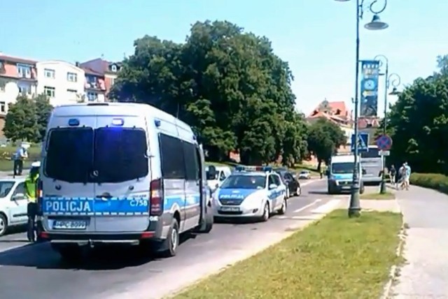 Potrącenie pieszych na Bulwarze Filadelfijskim w Toruniu